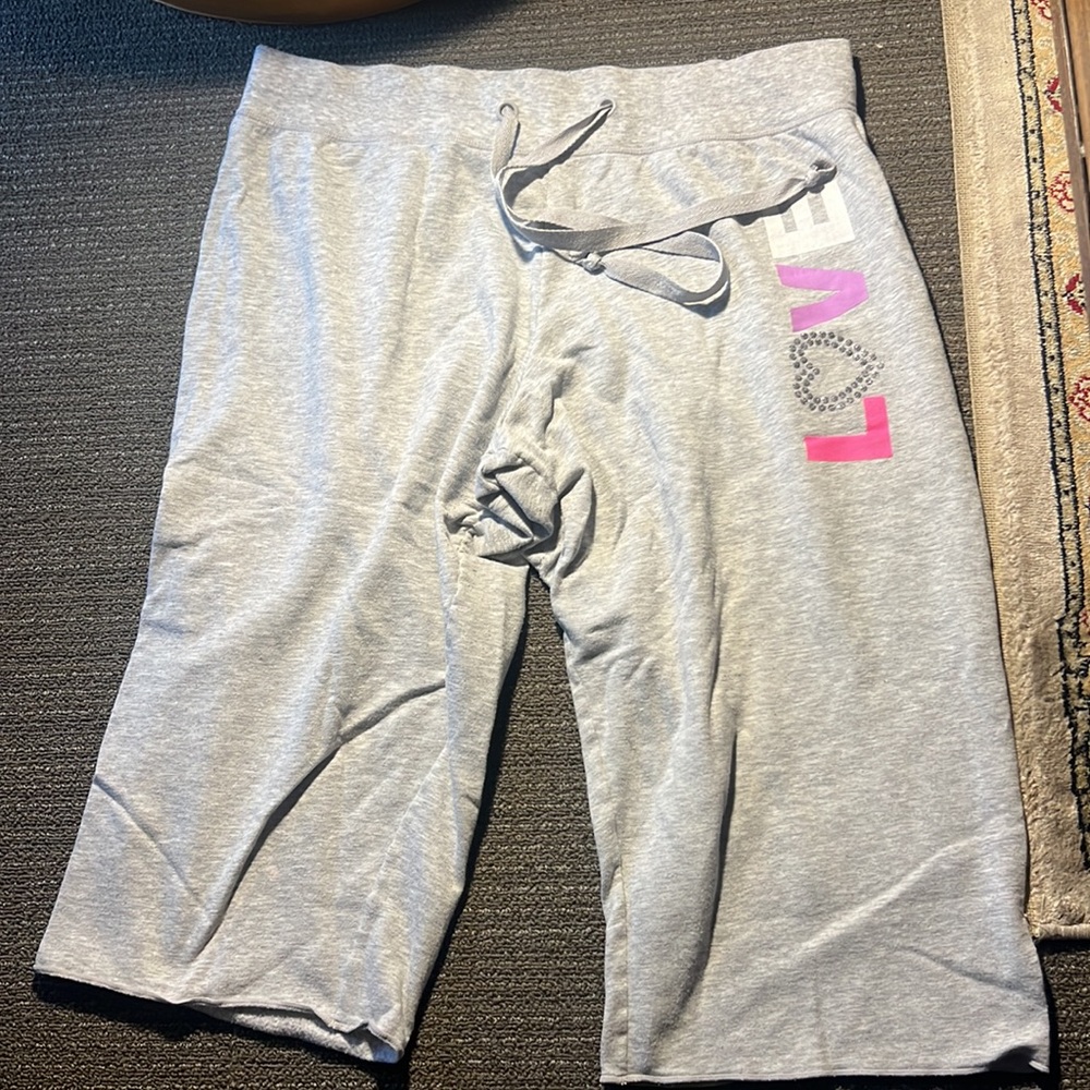 🤩Love capri wide leg sweatpants size XL 15-17 jogger light gray love on side